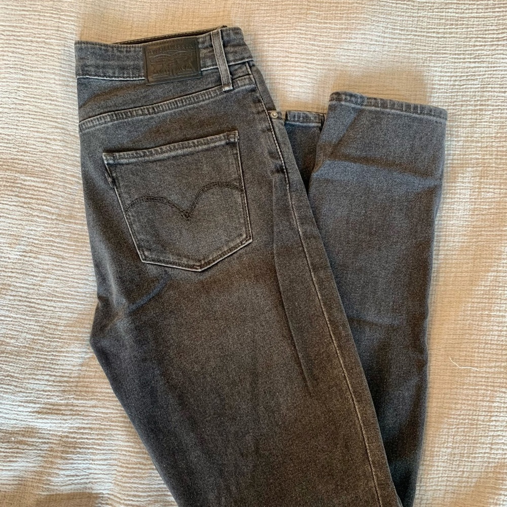 Levi’s High Rise Black Jean